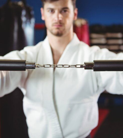 El kobudo destaca como una disciplina que se centra en el uso de armas tradicionales de Okinawa